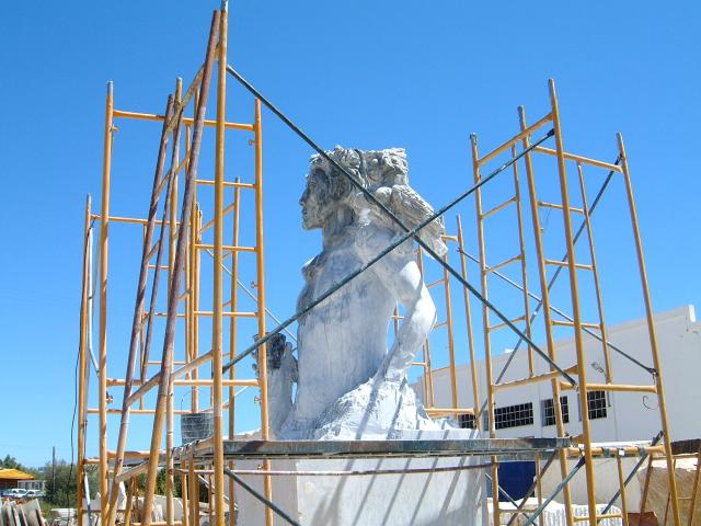 gal/Newsletters/September_2004/The statue.jpg